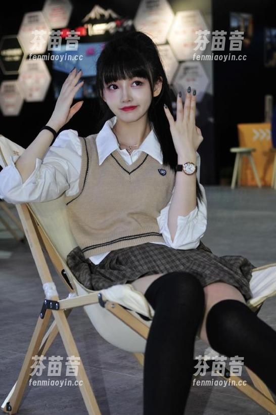 从Seoyool (서율)的双马尾写真图集中，发现她独有的少女梦幻与魅力.txt